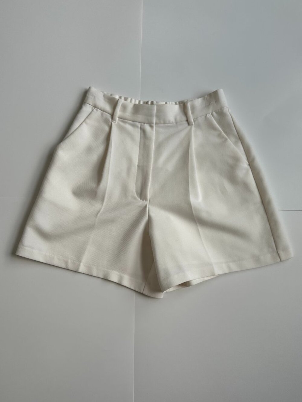 A&F High-Waist Tailored Shorts - Picture 2 of 6